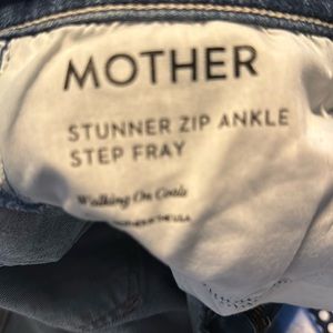 MOTHER | Stunner Zip Ankle Step Fray Jeans. Walking on Coals Size 32
